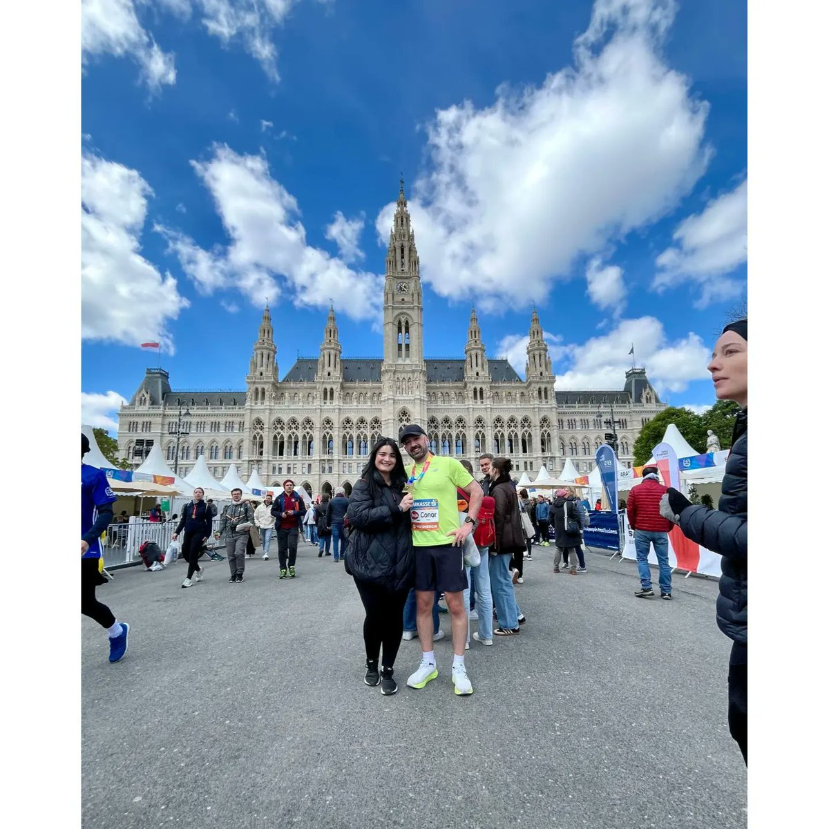 CSisk6's tweet photo. Marathon number 3 in the books 🇦🇹 

Very lucky to have a great pit crew with me as always for support ❤️ 

Official time: 3:05:07 ⏱️ https://t.co/Zl5gHNhstV
