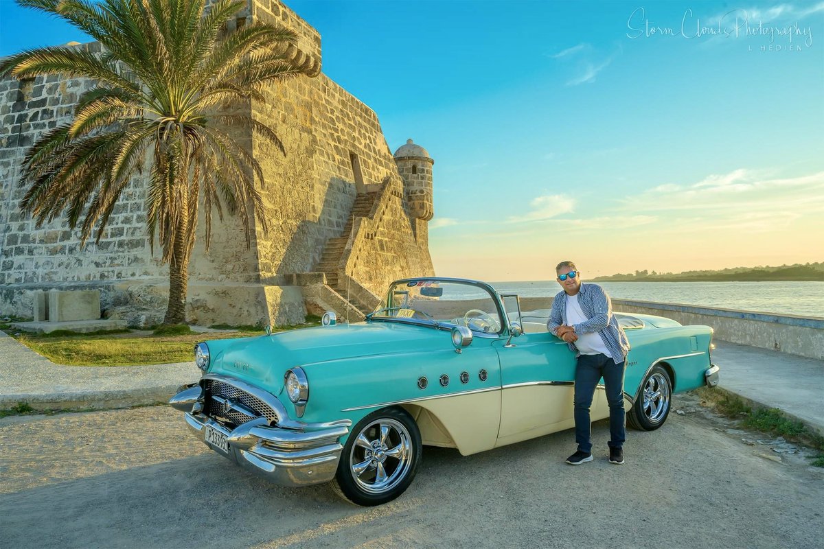 In #Cuba! 🇨🇺👍🏻😍 #vintage #sunrise #classiccar #havana #seashore #vintage #vehicle #classiccar #classic #travelphotography #naturephotography #beautiful #photography #natgeo #natgeophotos #nikonoutdoors #thephotohour #nikonusa #natgeoyourshot #zcreators  @riyets @discovery