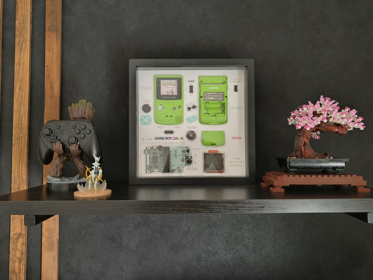 DiFrame_design's tweet photo. Ajoutez une touche de rétro-futurisme à votre décor avec DiFrame. Nos cadres uniques sont la pièce maîtresse parfaite pour toute pièce. 🌟 #DiFrame #ArtModerne #DécoMaison https://t.co/jf9BvrgwR0