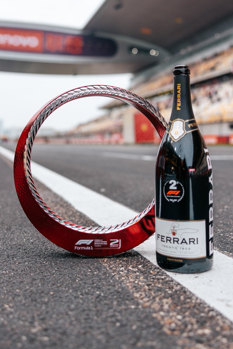 McLarenF1's tweet photo. 🏆😍

#ChineseGP 🇨🇳 https://t.co/dq3eGXA03t