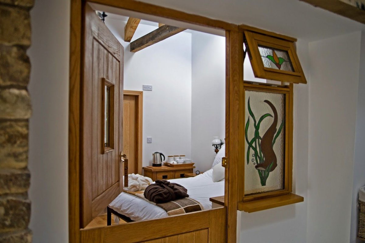 TheBBDirectory's tweet image. 🌟 Stables Cottage offers a serene retreat with breathtaking views overlooking the picturesque Taw Valley, just a short distance from the charming village of High Bickington.
thebandbdirectory.co.uk/14082 
#RuralRetreat #DevonHideaway #WarmWelcome #FullEnglishBreakfast @StablesBnB