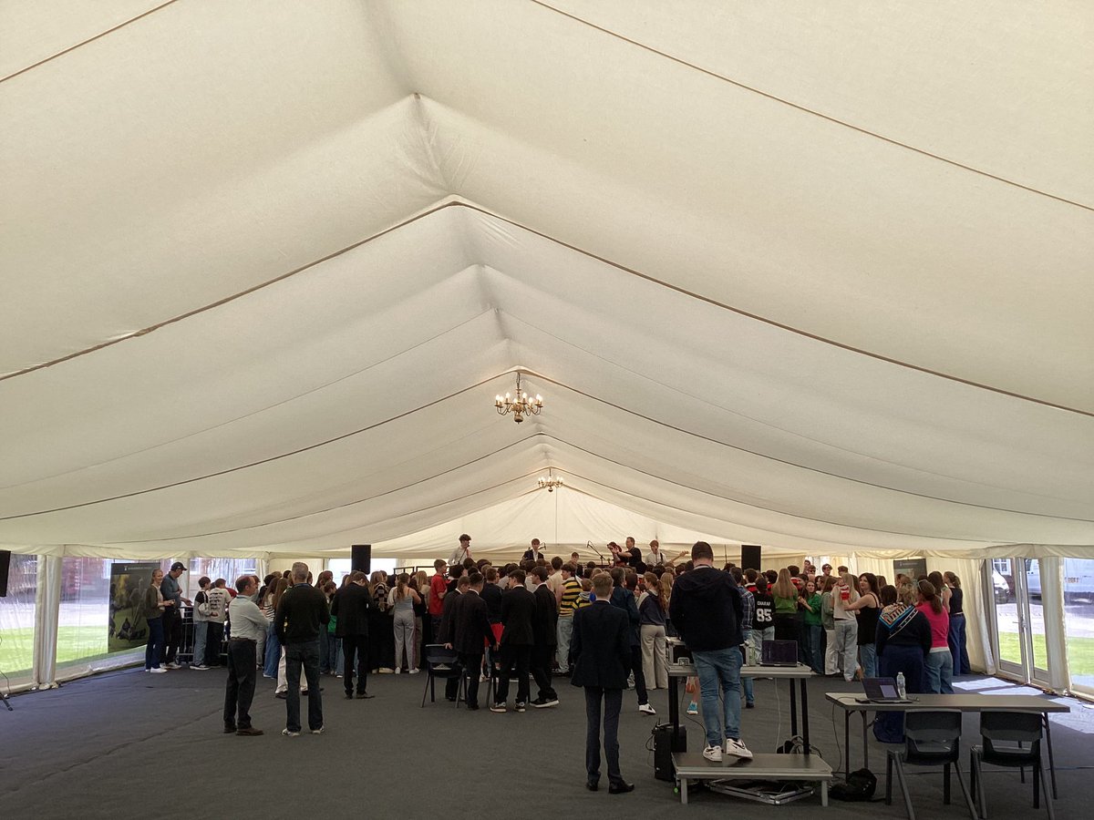 Battle of the Bands begins!