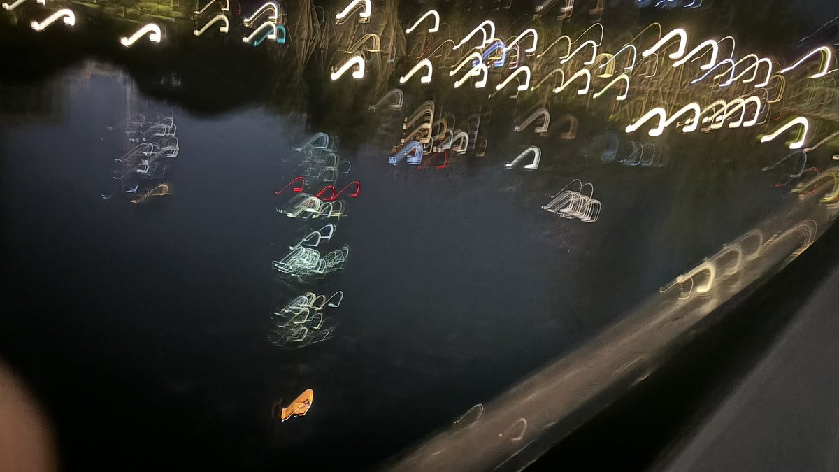 GroovyStylesSA's tweet image. 台北のめちゃえもナイトスポット見つけてしまった。酔っ払っててまともな写真ほとんどないけど。コンビニ買ったビール片手に台北の街歩くの楽しすぎ