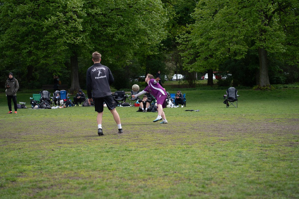 lscholz_'s tweet photo. 2. Bundesliga #Faustball im schönen #Wedding @weddingweiser https://t.co/yclZsJ6PGA