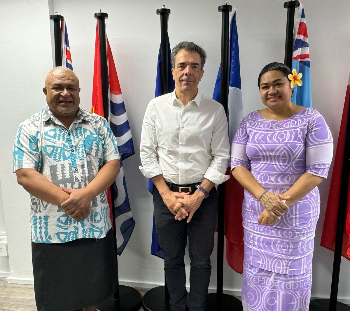 #France, thru @AFD_France, are one of the donors of the @InitiativeKiwa that @IUCN_Oceania is implementing in #oceania. Recently, RD Tago paid a courtesy call on @ambafrancefj H.E Léger to strengthen collaboration & advance conservation efforts in the Oceania region. 🌏🌿🤝🇫🇷