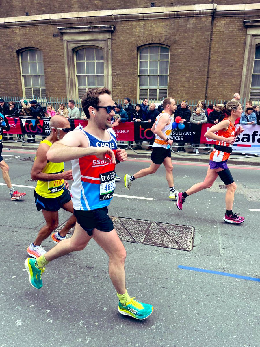 SSAFA's tweet image. We’ve been holding out for a hero at mile 23! He’s gotta be strong, and he’s gotta be fast - Chris Edwards is the first #TeamSSAFA #LondonMarathon runner past our mile 23 cheer point! #WeRunTogether 👏