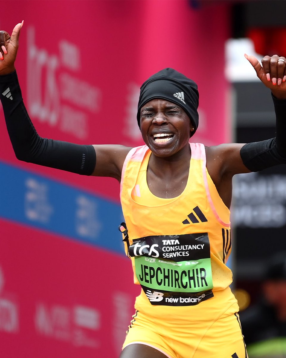 NEW WORLD RECORD FOR PERES JEPCHIRCHIR /// 🔥👑 The Olympic champion storms the streets of London to bag a new women’s-only marathon record time of 2:16:16 – and claim her THIRD major title after New York and Boston. She's something special alright. 😮‍💨🌍 And what a podium for