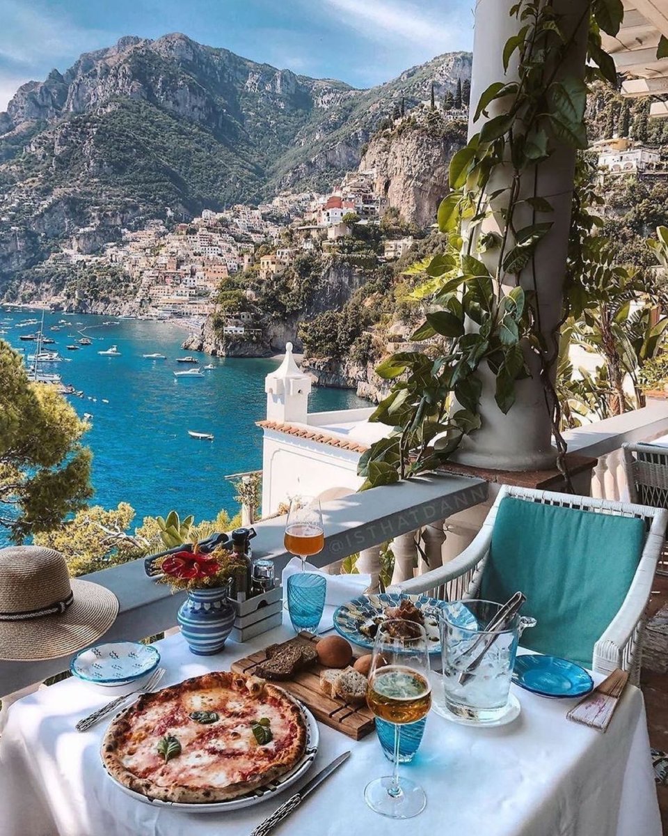 Lunch in Positano, Italy anyone ? 
🥙 🇮🇹