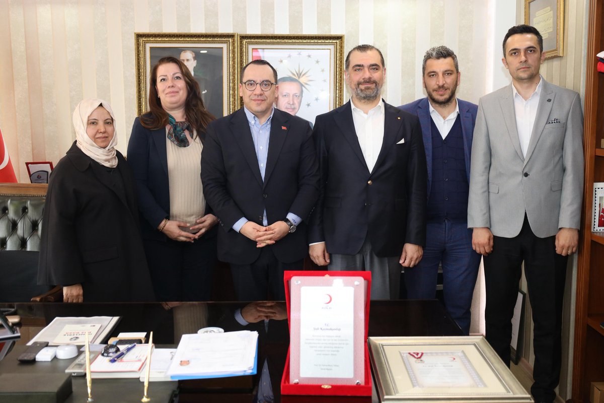 Şişli Kaymakamı Sayın Ahmet Gazi Kaya beyefendiyi Mayıs ayında Şişli ilçesinde gerçekleştireceğimiz okul kampanyaları projesi konusunda ziyaret ettik, desteklerini istedik.
#biribirimizecandanbağlıyız
<a href="/sislimem/">Şişli İlçe Millî Eğitim Müdürlüğü</a> <a href="/sislikizilay/">Türk Kızılay Şişli</a>