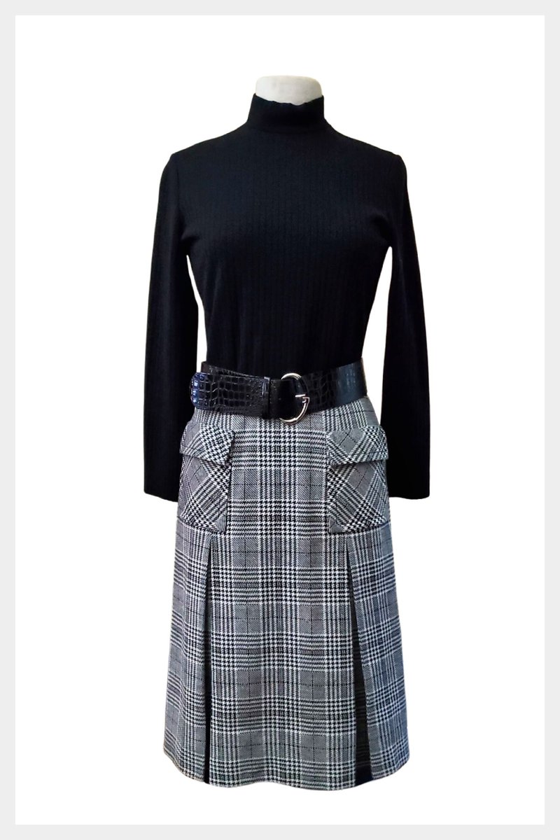 RetrouvBiz's tweet photo. 1970s Butte Knit all-in-one secretary dress | 70s black bodice with check plaid skirt | size medium https://t.co/GWcqblk3gw #RetrouverBiz #Etsy vintage #HoundstoothCheck https://t.co/DKukmiNeXD
