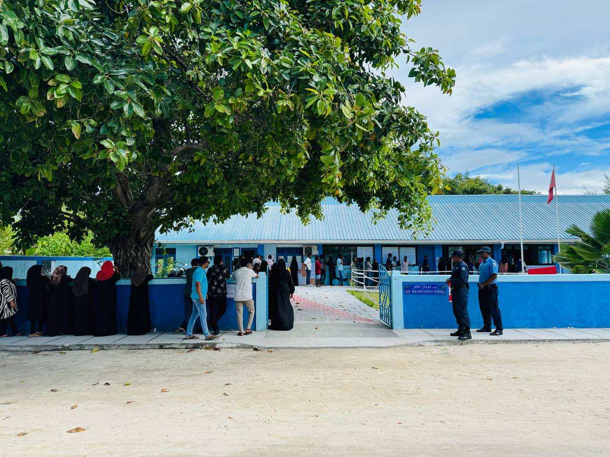 📷 Amidst the ongoing nationwide voting, officers in GA. Atoll Police remain vigilant, dedicated to ensuring the safety and security of all. #OperationBlueTide