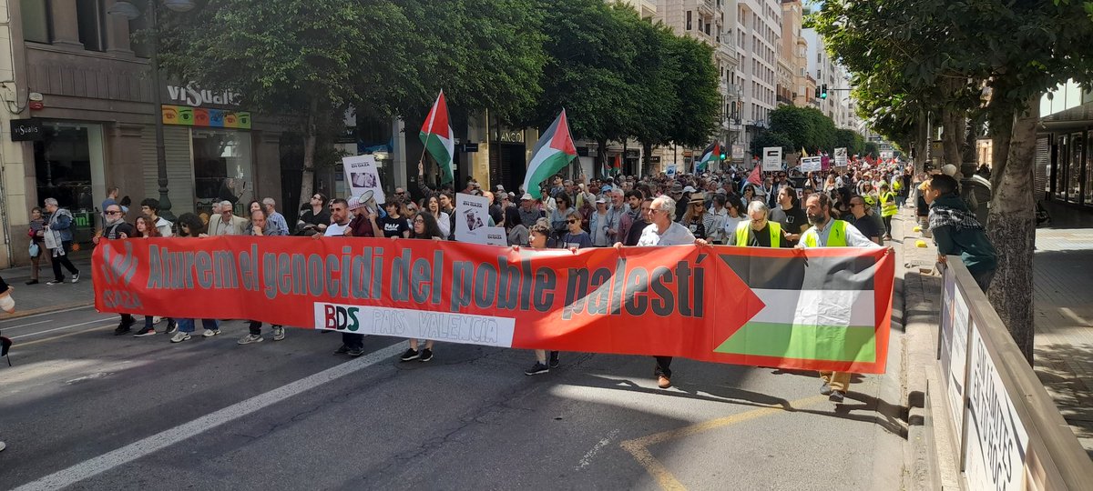 valenciaacoge1's tweet photo. Hoy nos hemos manifestado en #Valencia gritando: #AturemelGenocidi a #Palestine No son muertes, son asesinatos #StopGenocide; Fin de la ocupación; Desde el río hasta el mar, Palestina vencerá #PalestinaLibre #FreePalestine Boicot, desinversión y sanciones #BDS #StopArmimgIsrael https://t.co/GHNvo329XC