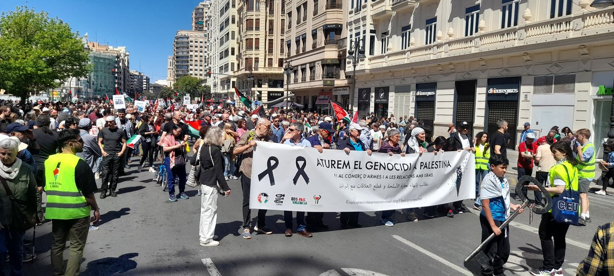 valenciaacoge1's tweet photo. Hoy nos hemos manifestado en #Valencia gritando: #AturemelGenocidi a #Palestine No son muertes, son asesinatos #StopGenocide; Fin de la ocupación; Desde el río hasta el mar, Palestina vencerá #PalestinaLibre #FreePalestine Boicot, desinversión y sanciones #BDS #StopArmimgIsrael https://t.co/GHNvo329XC