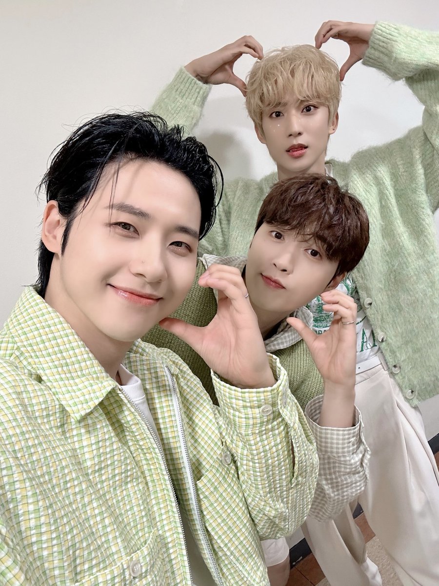 _B1A4OFFICIAL's tweet image. [#B1A4Story] B1A4 13th Anniversary Fan Concert ＜13ANA=DAY＞📸

13년 동안 서로의 이름을 부르며 함께 채워온 파란 도화지💙
앞으로도 바나와 뵤네뽀의 이야기로 더 다채롭게 물들여요🎨

#B1A4
#13ANA_DAY #반하는_날