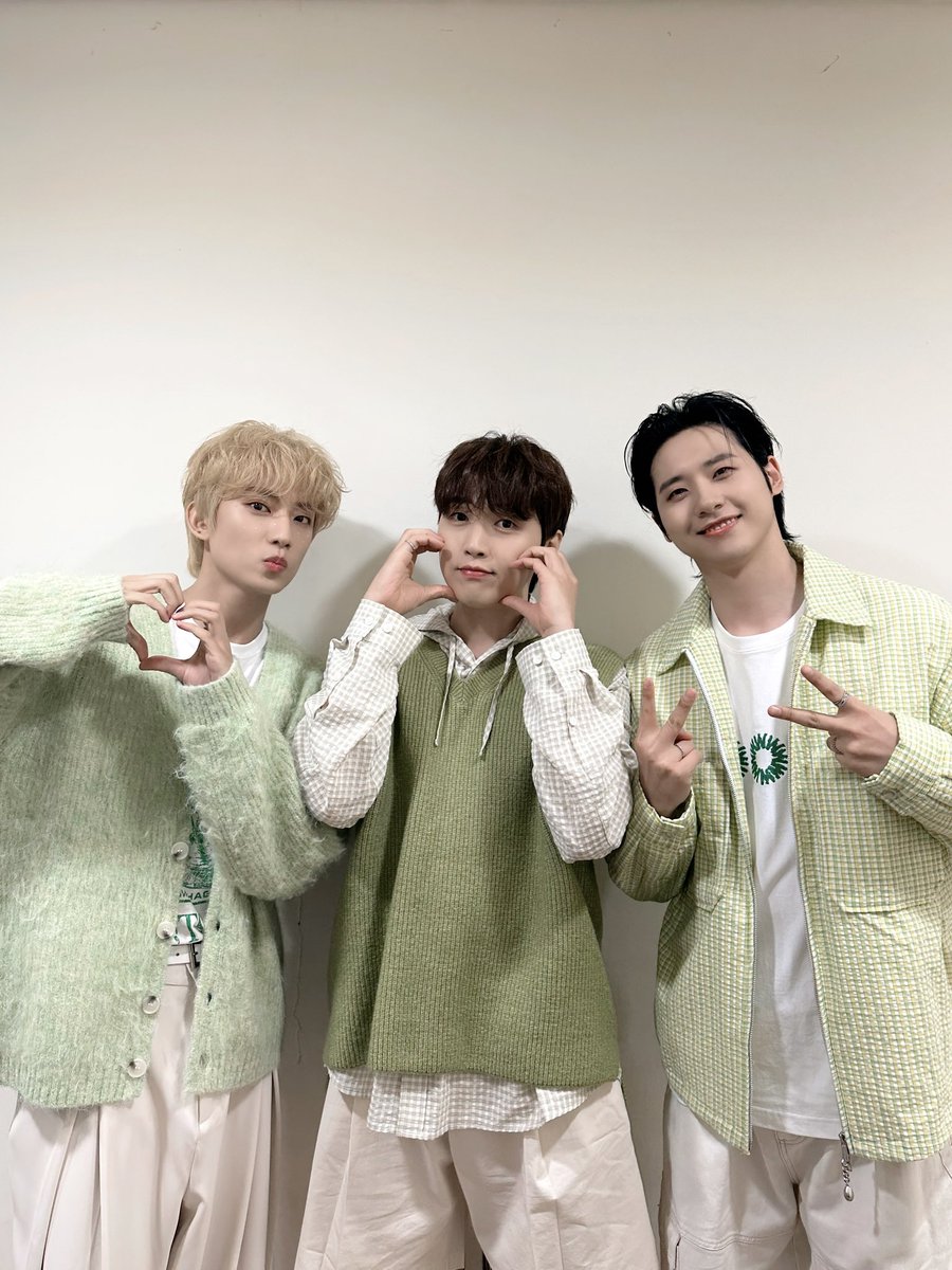 _B1A4OFFICIAL's tweet image. [#B1A4Story] B1A4 13th Anniversary Fan Concert ＜13ANA=DAY＞📸

13년 동안 서로의 이름을 부르며 함께 채워온 파란 도화지💙
앞으로도 바나와 뵤네뽀의 이야기로 더 다채롭게 물들여요🎨

#B1A4
#13ANA_DAY #반하는_날