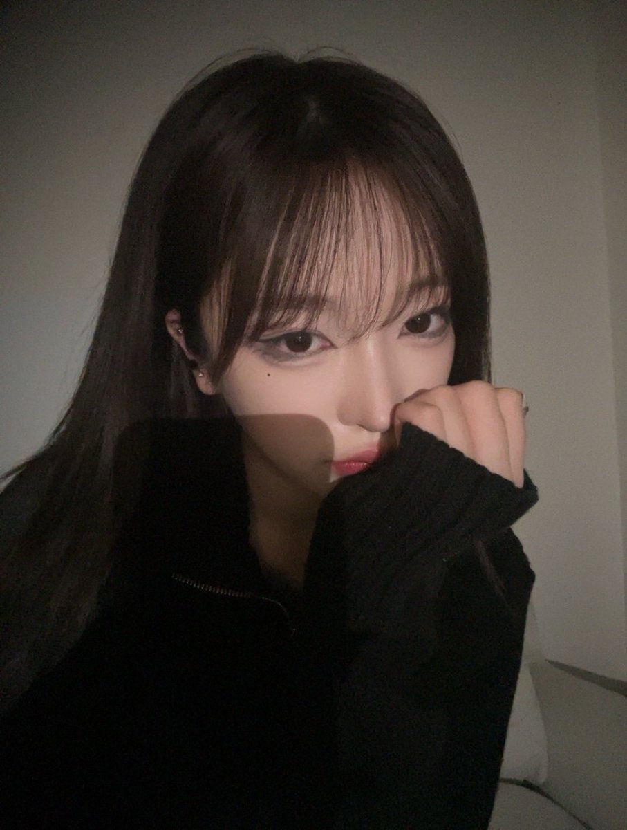 oOne1uv's tweet photo. 아니 누가 시킨 것도 아니고 
하루나 스스로 토미에 메이크업 후 셀카 보내기 
꿈인가 https://t.co/VgmzbXRpC5