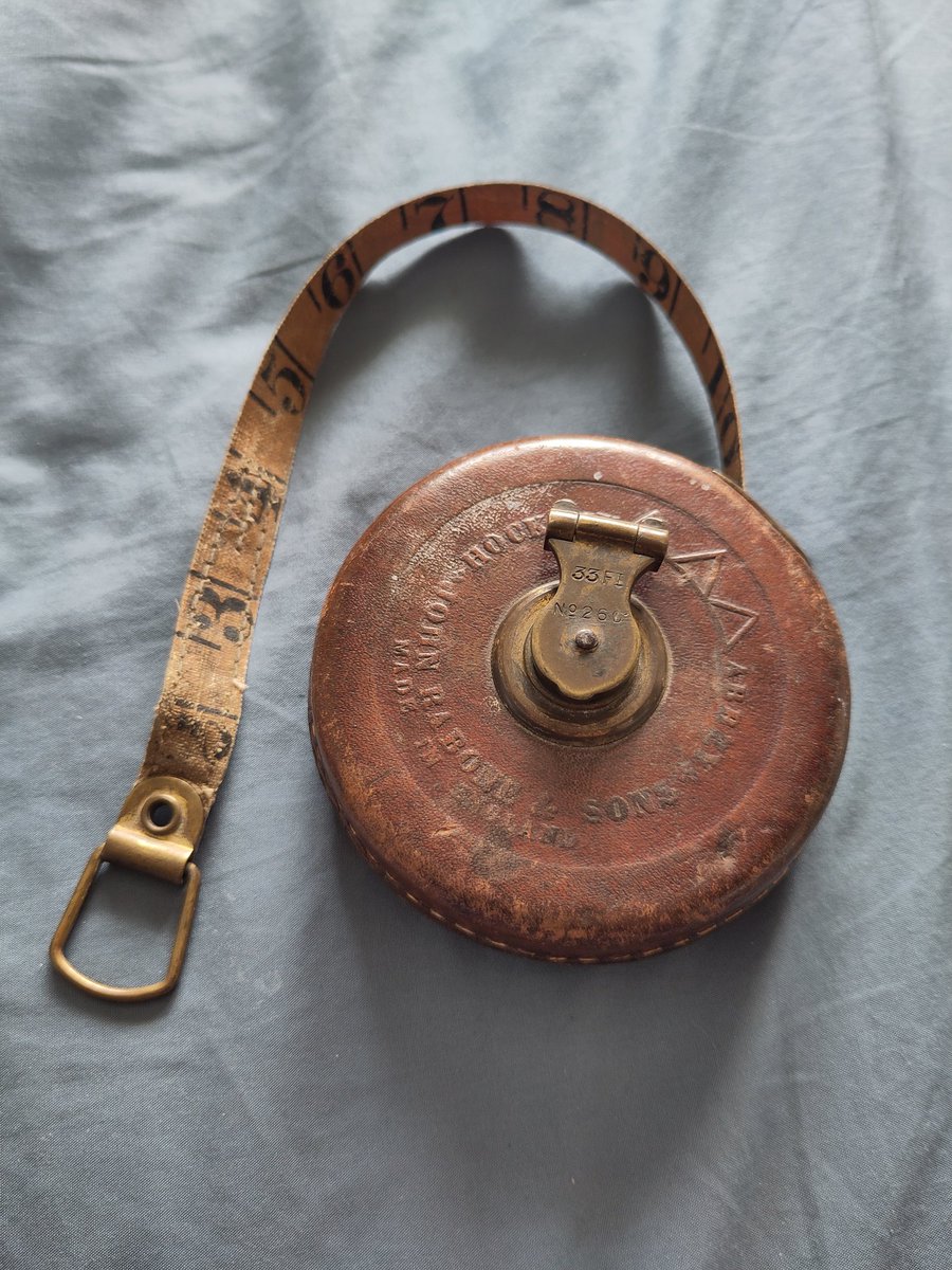 Curious to know if anyone is able to date this John Rabone & Sons tape measure that measures in Links and Inches. #RaboneChesterman #Birmingham #Sheffield #TapeMeasure @BBC_ARoadshow