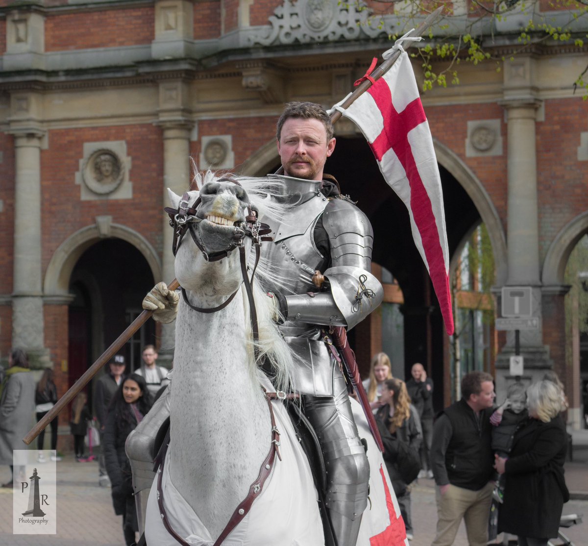 St George is leading our ✨ Grand Parade ✨ today from 3pm in Aylesbury’s Market Square. Come down to witness a parade to be proud of! bit.ly/StGeorge24