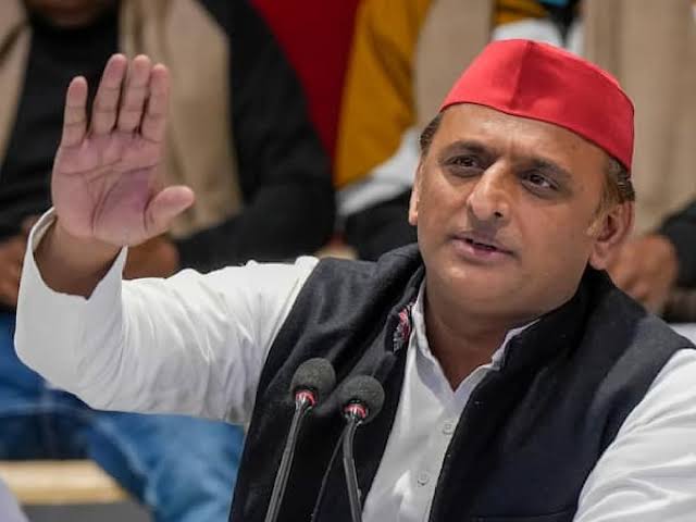 INDIA गठबंधन के नेता आज रैलियों में-

सचिन पायलट: BJP संविधान बदलने के लिए 400 सीटें जीतना चाहती है।

प्रियंका गांधी: BJP संविधान बदलने के लिए 400 सीटें जीतना चाहती है।

मल्लिकार्जुन खड़गे: BJP संविधान बदलने के लिए 400 सीटें जीतना चाहती है।

तेजस्वी यादव: BJP संविधान बदलने के लिए