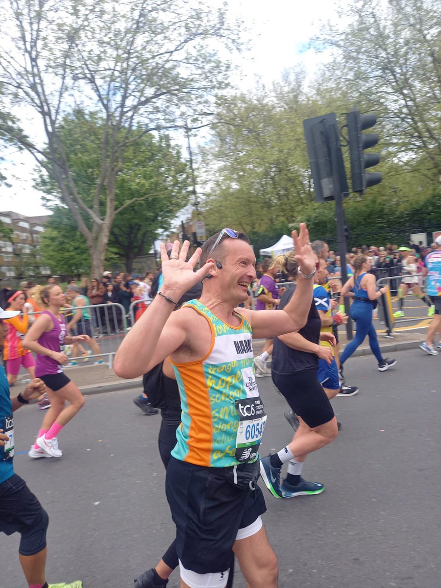 Who’s that? It’s only our very own CEO @markrusselluk flying through the halfway point! @LondonMarathon #LondonMarathon