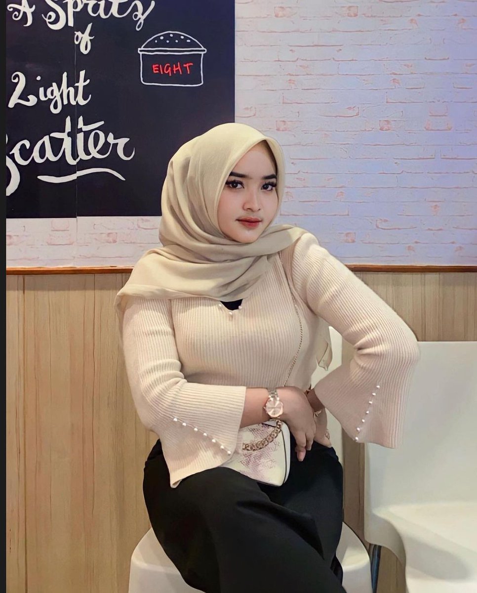 myputryy's tweet photo. Kalo sedih yaudah nangis aja, jangan malah potong rambut. https://t.co/Dhj46ryJai