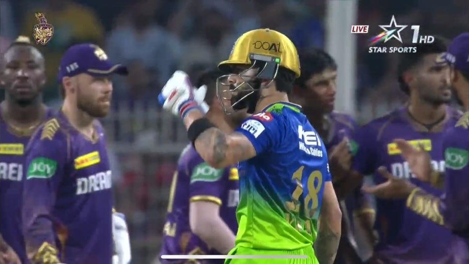mufaddal_vohra's tweet photo. Virat Kohli absolutely furious with the umpires. https://t.co/2KuSnxYnNv