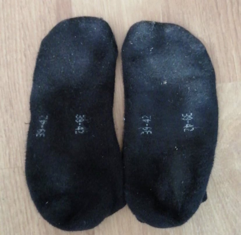 presyliaavecunY's tweet photo. Petite photo de mes chaussettes sale de ce matin, de quoi en faire baver plus d’un 🦶🏽🧎 https://t.co/VvC1YWimoq