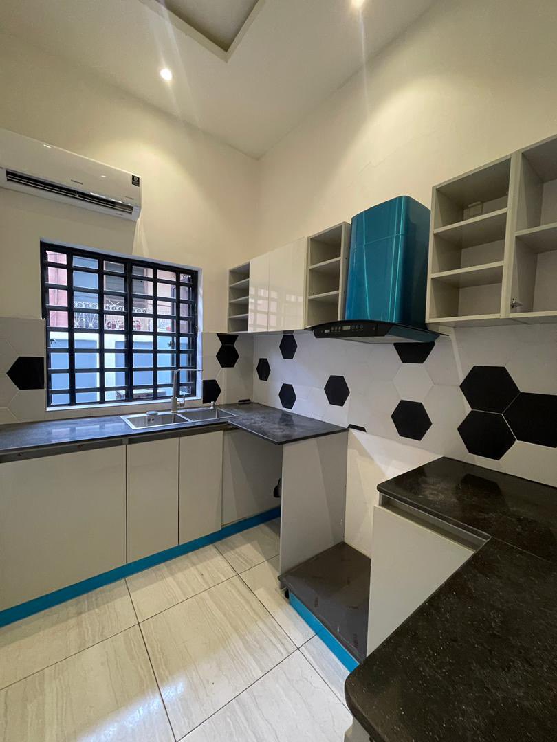 Macjude's tweet photo. Just out!✨✨
To let💥
A superb, exquisite lekki standard newly built Mini flat downstairs. 
Facilities includes…

2toilet and 2bath,
Smoke extractor,
Air condition,
Gas cooker,
Screeded walls,
Very beautiful doors,
POP,
All-round tiles,
Water heater, 
Prepaid meter
And car park https://t.co/FoTTOYxBi8