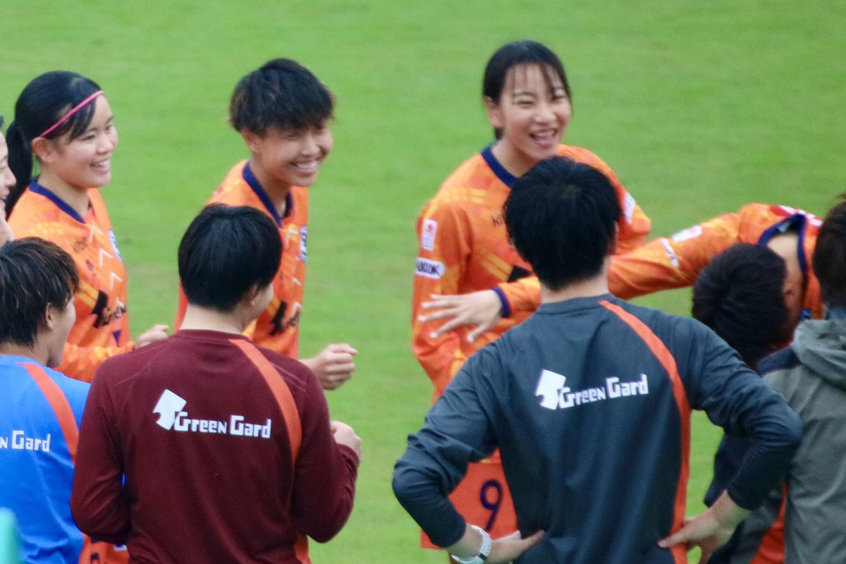 machiiiiiiiii12's tweet photo. 今日は2人一緒にプレーしてるところを見れて良かったーー

莉奈ちゃんはたくさん走ってドリブルして、ナイスアシスト！試合後も笑顔だったから、手応えあったはず👍

藤キャプテンもFK惜しかったー🥲

来週はユニ着て行けるはずだから、次は勝つぞー🔥

@kymrn__ @0804soccer09 
#アンクラス https://t.co/YtAYILZvhz