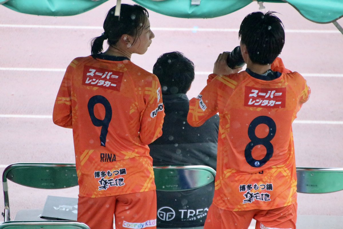 machiiiiiiiii12's tweet photo. 今日は2人一緒にプレーしてるところを見れて良かったーー

莉奈ちゃんはたくさん走ってドリブルして、ナイスアシスト！試合後も笑顔だったから、手応えあったはず👍

藤キャプテンもFK惜しかったー🥲

来週はユニ着て行けるはずだから、次は勝つぞー🔥

@kymrn__ @0804soccer09 
#アンクラス https://t.co/YtAYILZvhz