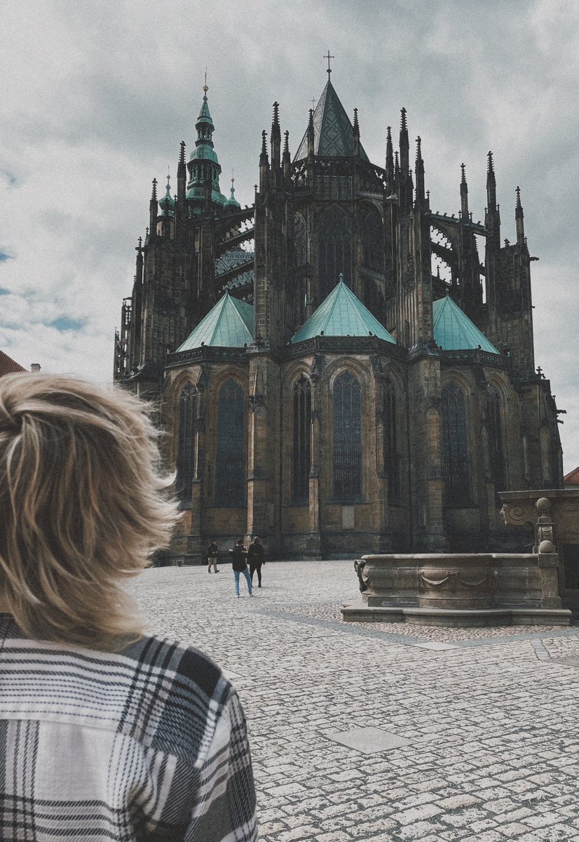 DatRarePepe's tweet image. Decided to go outside for once, Its pretty chill