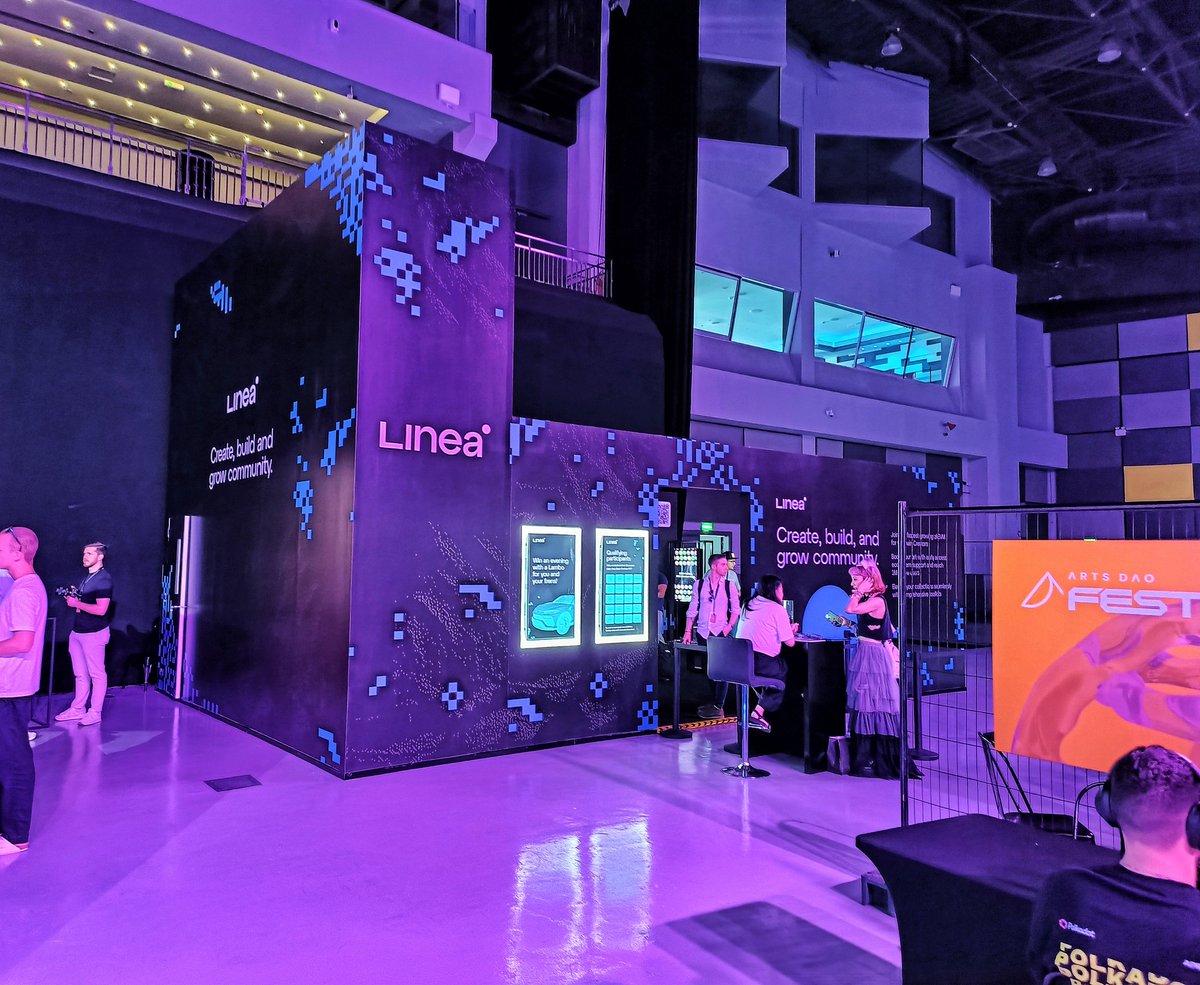 Very impressed with the vibe and creative energy on show at the #artsdaofest this weekend in Dubai. Rounds off a magnificent week of #Web3 related events that showcased the very best of the industry. Nice job @arts_dao 👌 Never been more bullish on the future of #blockchain 🔮