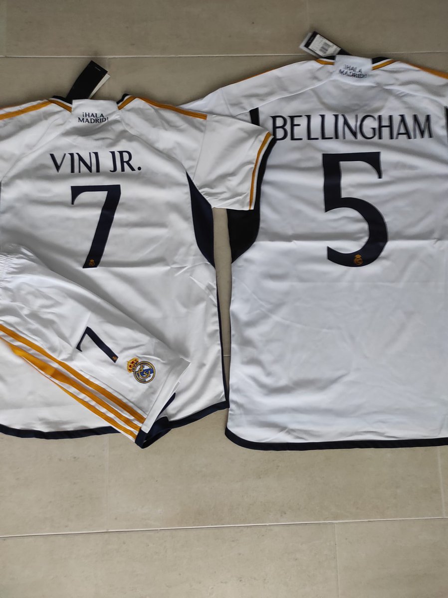 TSBalompie's tweet photo. 🤍💜⚽️💙❤️ SE VIENE EL CLÁSICO 💣💣💣💣 Así que estamos de oferta... Y qué mejor que verlo por @multifutbooll ⚽️💣💚
Si marcan Bellingham y Lewandowski, sortearemos una camiseta para todo aquel que:
1. Siga a @TSBalompie y @multifutbooll 
2. Haga RT y MG
Ánimo amigos y suerte 💪 https://t.co/jfMRgPrazq