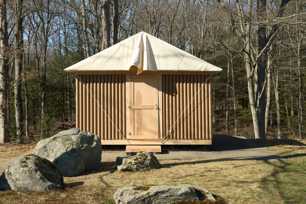 Shigeru Ban's Paper Log House Revealed At Philip Johnson's Glass House Venue: worldarchitecture.org/architecture-n… #architecture
