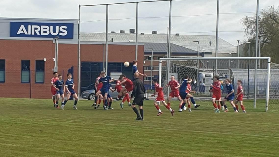 Python1980's tweet photo. A pulsating game at the Airfield with a last minute headed equaliser for @airbusacademy U14...followed by Naths last game for @aprjfc U16 in the cup final at Holywell Town #footyfix https://t.co/V8B2IhMxrb