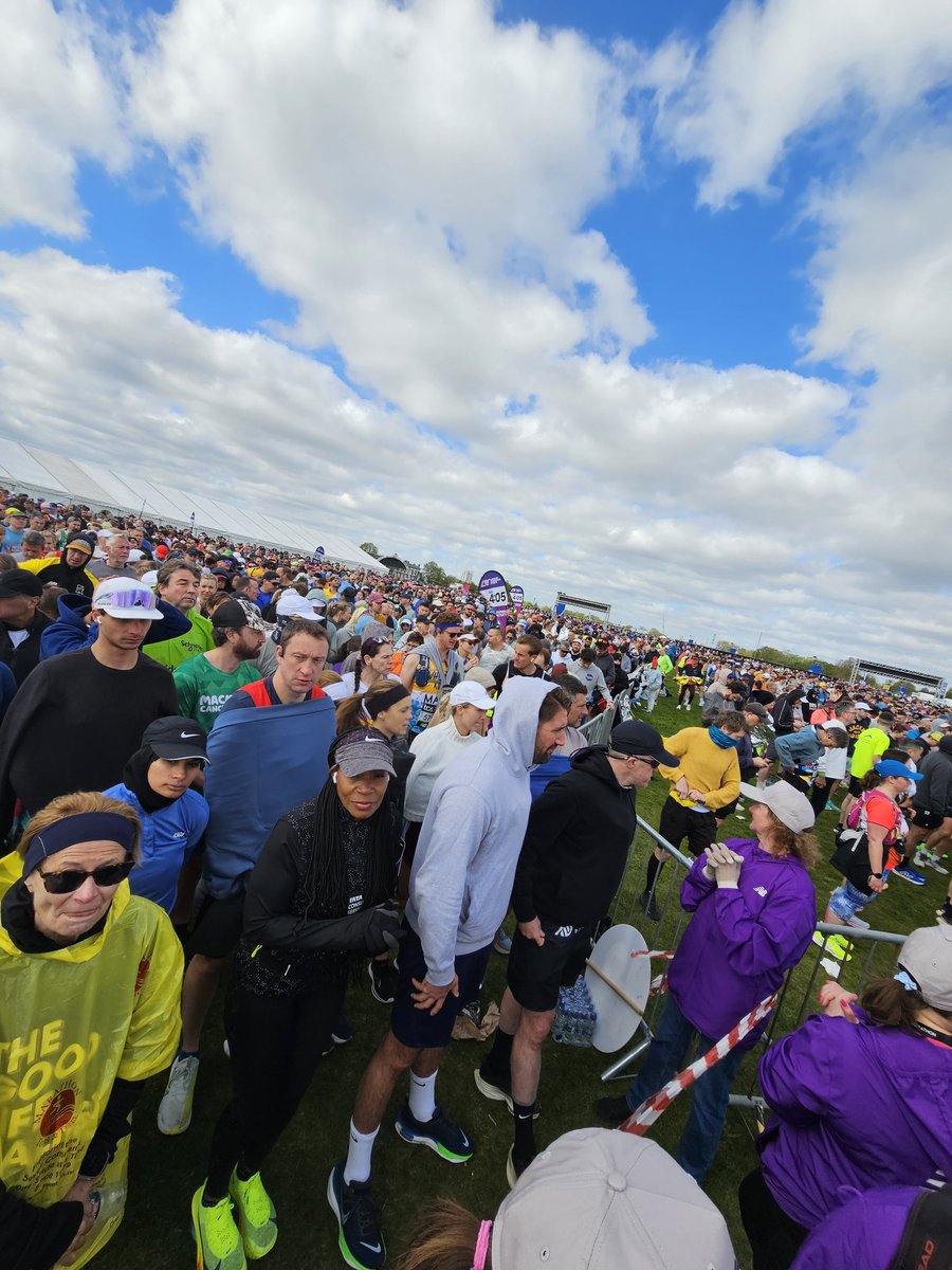 penash68's tweet photo. Congratulations to everyone who who took part in today's London Marathon. It was an absolute pleasure to send you all off from Blus start wave 5, 10 &amp; 15. https://t.co/7m7dyddCF4