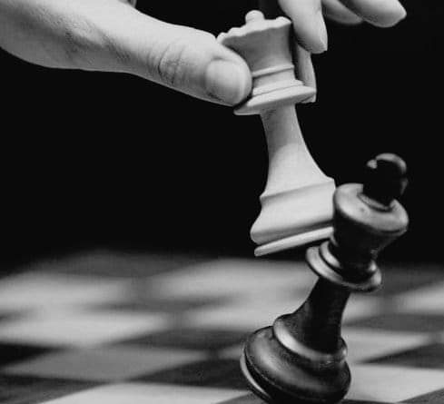 *شطرنج کا وزیر اور انسان کا ضمیر اگر مر جائے تو کھیل ختم ہو جاتا ہے💎👉*