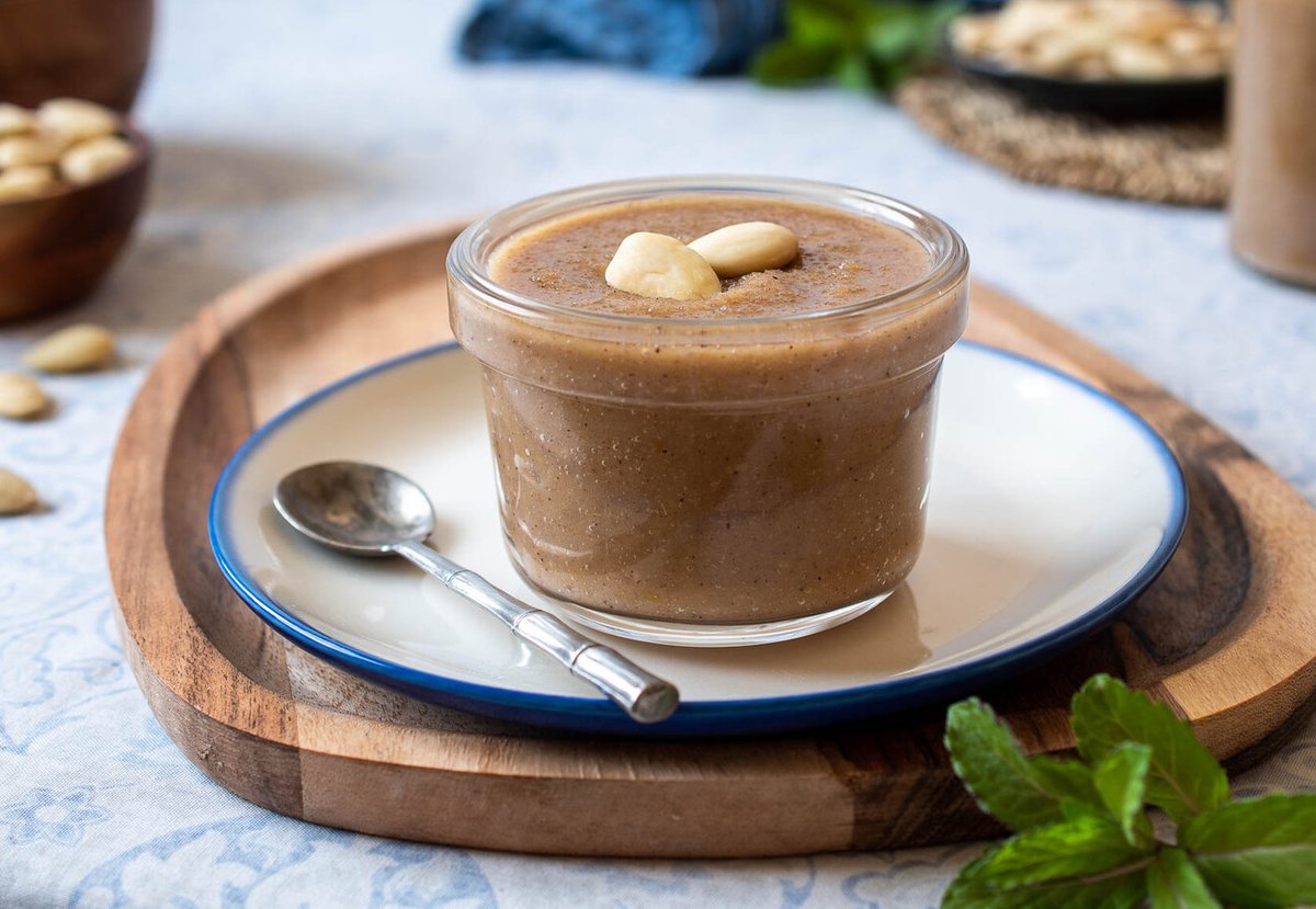 Un régal originaire des Canaries, le bienmesabe✨

Une pâte d'amande douce qui est servie en accompagnement de glaces ou de flans. Comme souvent dans l'archipel, les amandes sont l'ingrédient principal.

Une texture dense, épaisse, granuleuse et onctueuse. Tout ça à la fois !