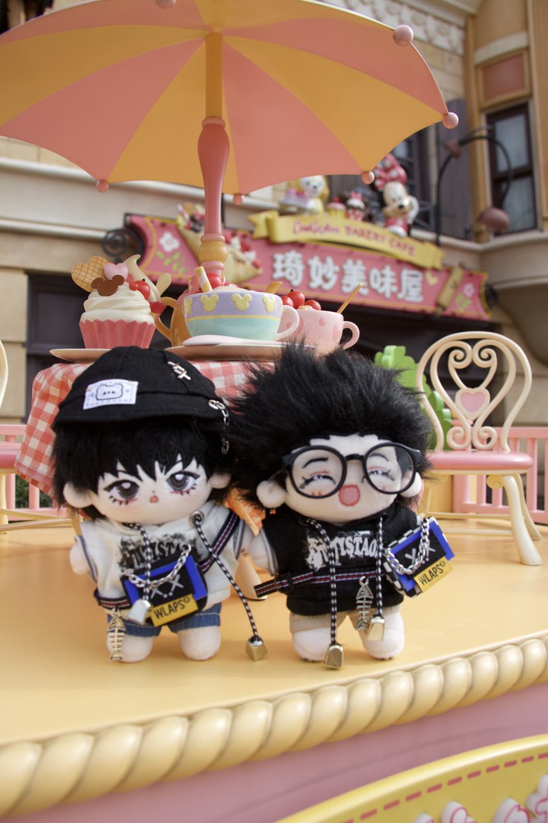 dingding0831's tweet photo. 一起逛迪士尼吧
#仙道彰
#流川枫 https://t.co/nlNjEZoSoG