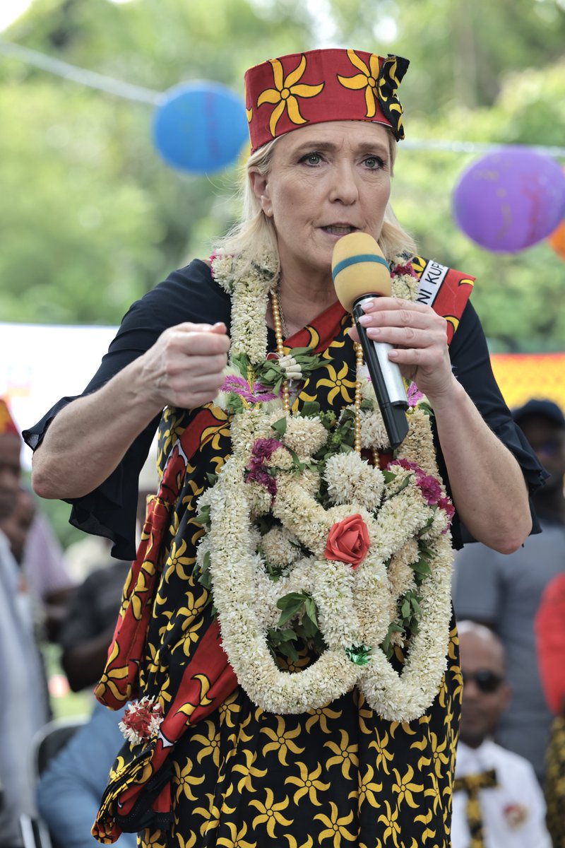 Marine Le Pen tweet media