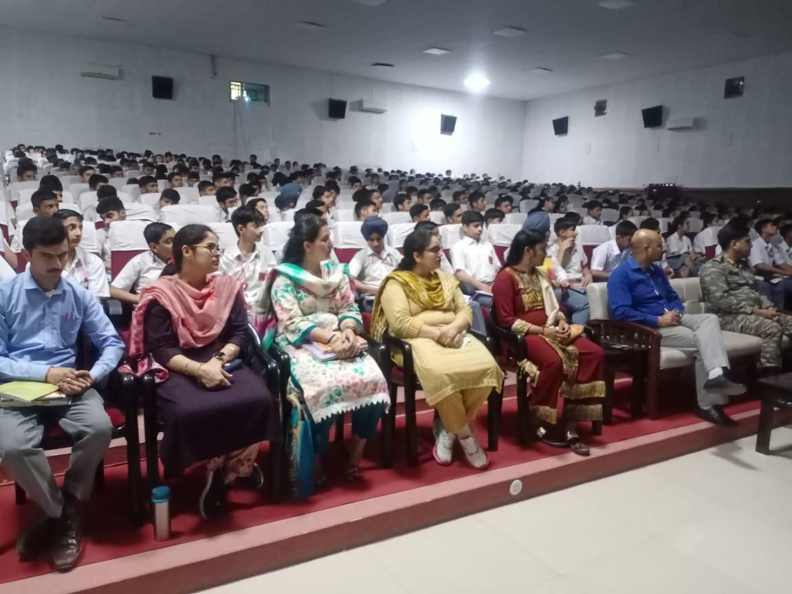 #OurChildrenOurFuture
#WeCare 

An Interactive counselling session on #LifeSkills was conducted at APS Janglot by Dr Chand Trehan, Director, trained psychologist on substance abuse, excessive social media usage, safe Internet browsing and Cyber bullying.

#NashakNavtara
@adgpi