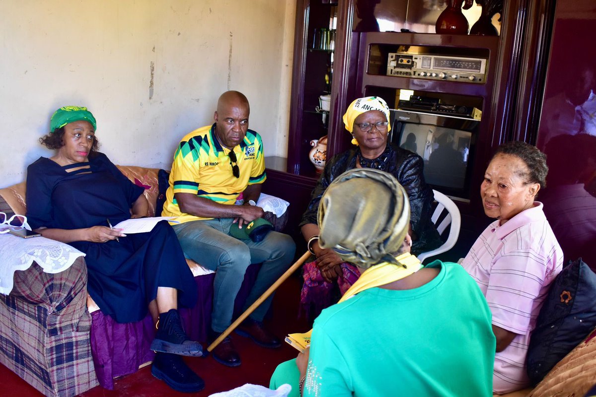 ANC Treasurer General, Cde Gwen Ramokgopa on the campaign trail in Atteridgeville accompanied by the Regional Chairperson Bonzo Modise, PEC member and Cde Ezra Letsoalo

#VoteANC
#VoteANC2024 
#LetsDoMoreTogether