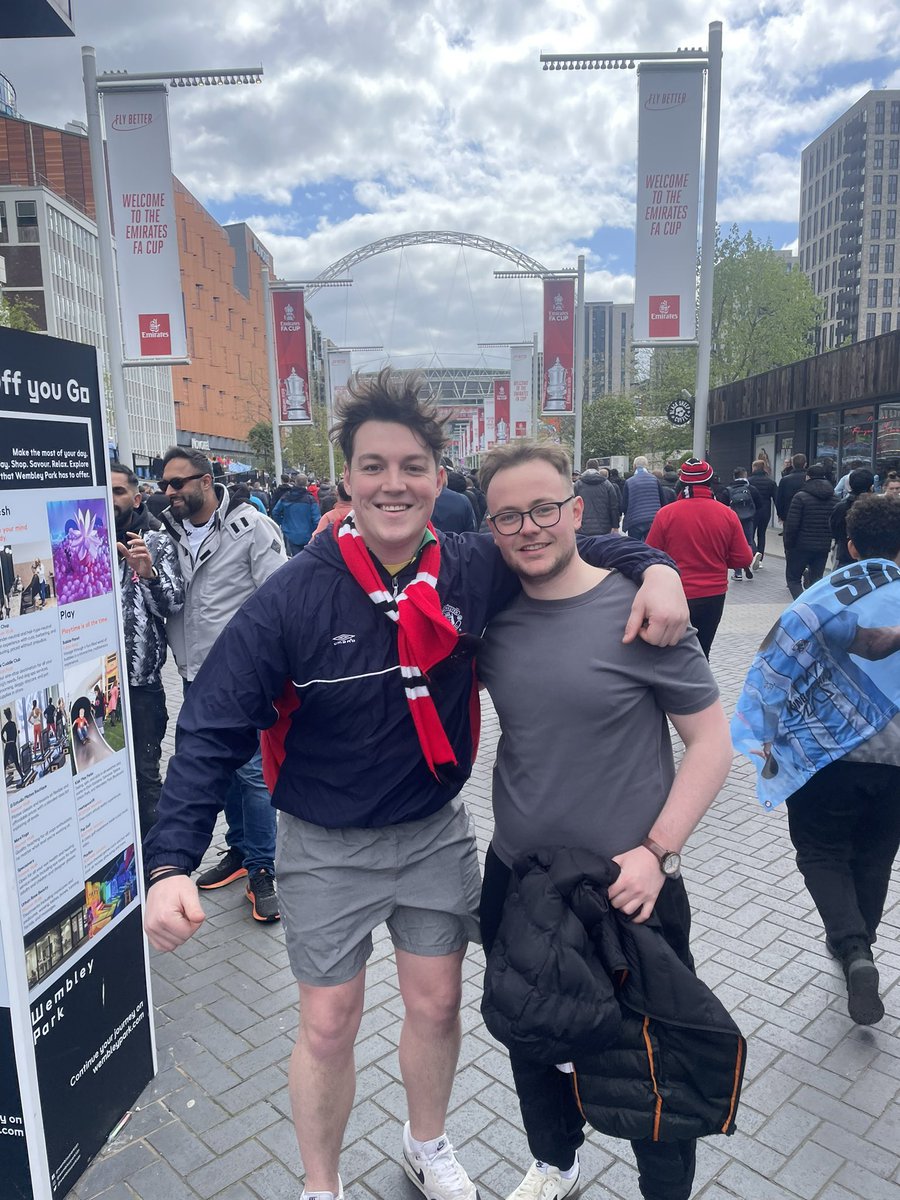 seamusodonnell7's tweet photo. Windy Wembley🇾🇪🇾🇪🇾🇪ANY SPARE TICKETS @jasondoonan https://t.co/cKfTlLeYwN
