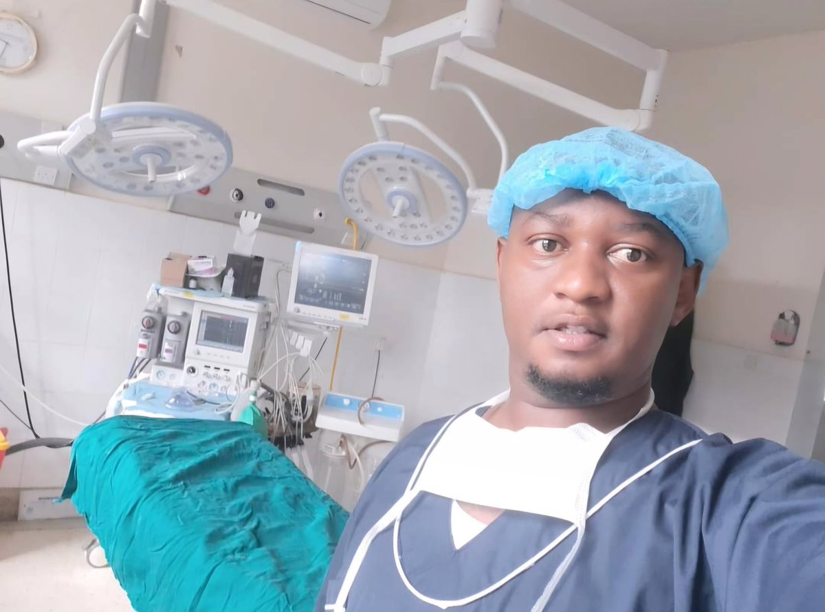 cdesetfree's tweet photo. After finishing Nurse training the first person to offer me a job was Dr  Evans Spanton Masitara @Staraz84,he was at the time running a private surgery in Glen View,Harare at Tichagarika Shopping Centre.

Dr Masitara is one of the Doctors l can safely say l have learnt a lot from and forms part of a group of individuals l prefer to call my Medical Mentors,he helped me navigate diagnosis and treatment of primary care level ailments,taught me what investigations are necessary to come up witha conclusive diagnosis for patients at primary care level .To this day l have a very good strength in that area due to people like Dr Masitara.

At the time l worked with him,Dr Masitara held a 
Bachelor of Medicine and Surgery (Mbchb UZ)
and when we parted ways he later went to study for his Masters in Plastic, Reconstructive and Aesthetic Surgery at the University of Nairobi in Kenya.

To top up that Dr Masitara is a Fellow with the College of Surgeons(COSECSA) and also holds a Certificate in Aviation Medicine from the University of Pretoria in South Africa as well as a Certificate in Aesthetic Medicine from the American Academy of Aesthetic Medicine.

A month ago l was happy to learn that Dr Masitara and his partners have opened Nakai Plastic Surgery Center  Services based Nairobi,Kenya which provides Plastic, Reconstructive and Aesthetic Surgery services and also has partner institutions in Kenya,Tanzania, Sudan and Zimbabwe.

Nakai Plastic Surgery Center provides the following surgeries for those who are willing to invest in their looks:

Non surgical aesthetics 
Botox
Chemical peels
Fillers
Laser therapy 

Surgical Cosmetic Surgery 

Face-lift
Rhinoplasty 
Blepheroplasty 
Otoplasty
Facial Rejuvenation 
Double Chin removal
Neck lift

Breast Lift
Breast Augmentation 
Breast Reduction 
Liposuction 
Brazilian Butt Lift
Hip dip eradication 
Tummy Tuck
Mummy Makeover 
Body contouring after massive weight loss
Brachioplasty 
Thigh Lift
Back Lift
Calf Augmentation 
Cosmetic Gynaecology

Visit the Nakai Plastic Surgery Website for more information. 

https://t.co/NLMeXVTWde

The journey continues,all the best Dr Masitara and the rest of your team at Nakai Plastic surgery.