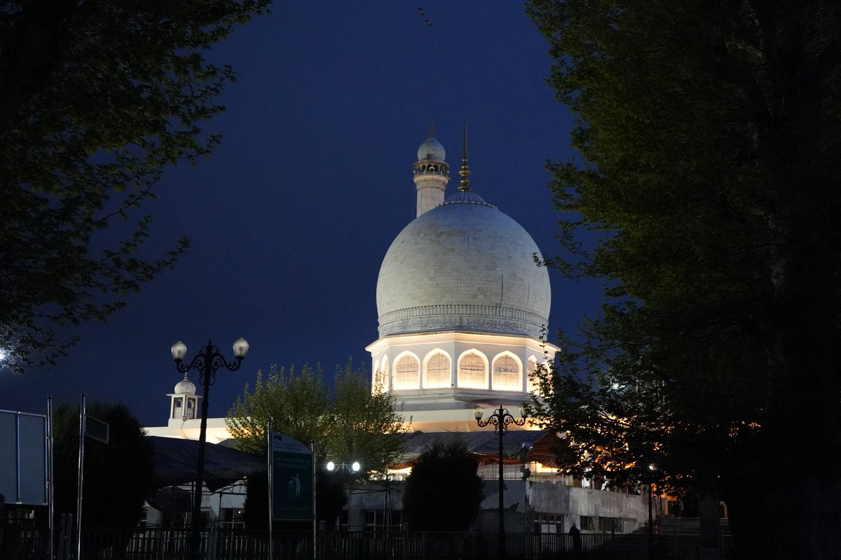 Hazratbal. Srinagar. On Eid eve. 2024.