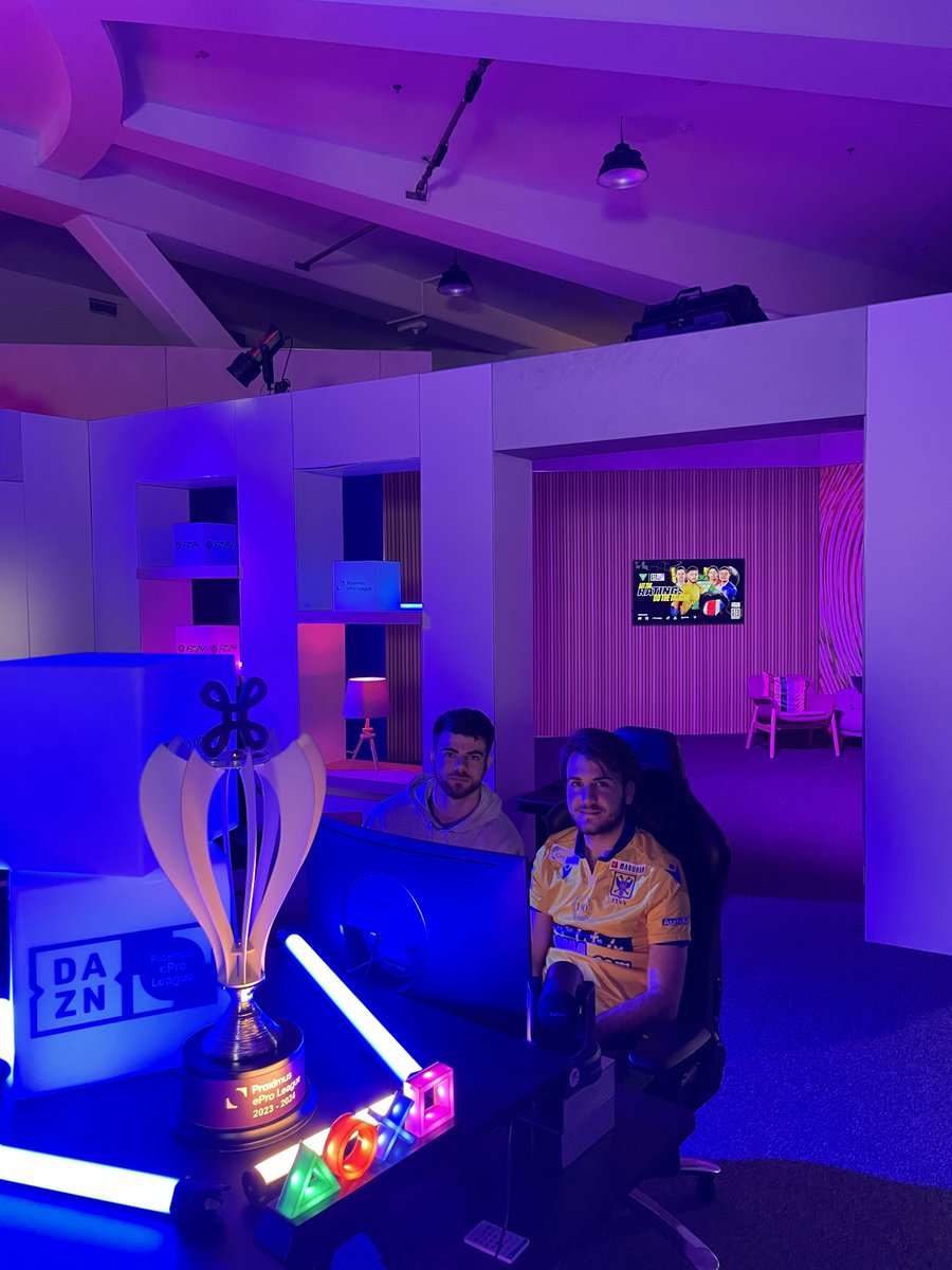 Jason_DeVillers's tweet photo. 3 joueurs sur 3, qualifier pour les playoffs! 😎

Grande prestation de Louis qui se qualifie via les play-in de l'ePro League! Rendez-vous le 27 avril au Kinépolis de Bruxelles pour les playoffs. 

Great performance from Louis, who qualifies for the  playoffs! 💪 https://t.co/Hc8VGmUWhY