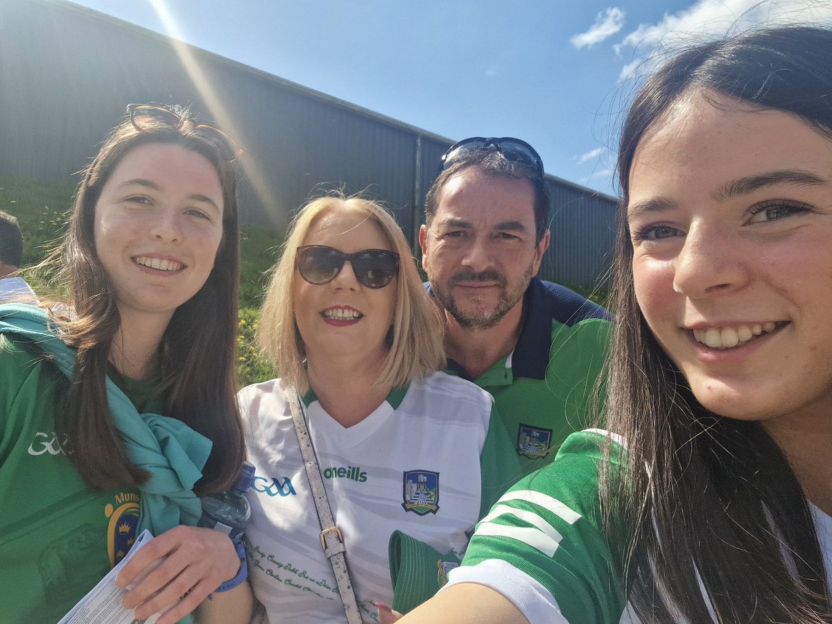 LaviniaDuggan1's tweet photo. Let the game begin, sun adding to the fab atmosphere for #GAA Senior Hurling championship in #Ennis @LimerickCLG #LoveGaa #Drive4Five #Limerick #Limkvclare #Limerickandproud https://t.co/ZIA6WQWnb4