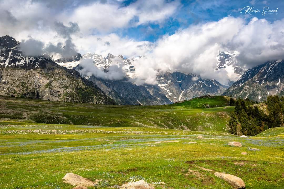 Chukail meadows, less explored and beautiful. Located 13 km away from Mankyal Valley in Swat, Khyber Pakhtunkhwa, Pakistan. The place looks beautiful in every season. 📸 @KhwajaSaeed #BeautifulPakistan #Pakistan