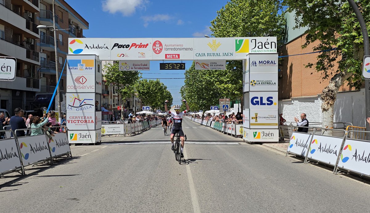 #CopaEspañaÉliteSub23🇪🇦🚴‍♂️
#ClásicaTorredonjimeno🇪🇦🚴‍♂️
#EscarabajosXElMundo🇨🇴🚴‍♂️

Frank Flórez de Lasal Cocinas Craega fue el colombiano mejor ubicado en la Clásica Torredonjimeno (165 km) Copa España Élite-Sub23, posición 22, Clasificaciones Aquí ⤵️

facebook.com/share/p/vhuk9B…