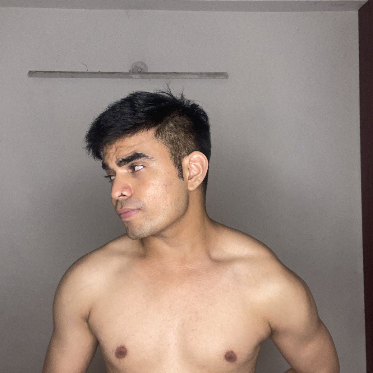 SomethingSuraj's tweet photo. My milkshake brings all boys to the yard🥶 https://t.co/B9BQPKEtV3